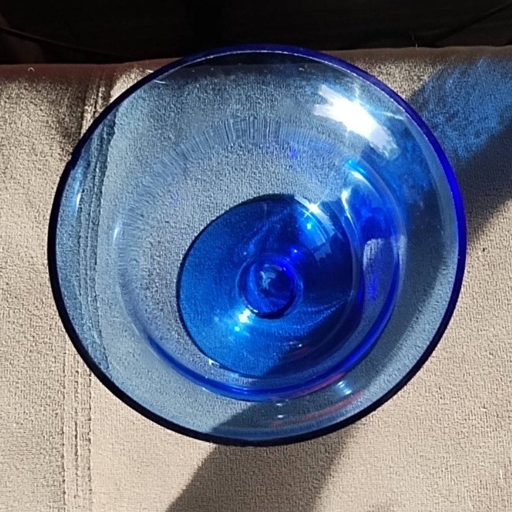 Elegant Blue Glass Bowl - Picture 3 of 7